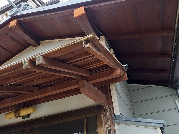 玄関庇の補修工事